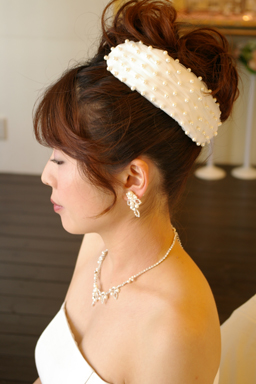 ブライダルボンネ ウエディングボンネ ヘアアクセサリー 髪飾り パールを使用したボンネ 花嫁の髪型ヘアスタイル、アレンジもご提案しています。