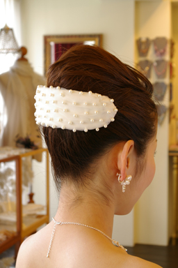 ブライダルボンネ ウエディングボンネ ヘアアクセサリー 髪飾り パールを使用したボンネ 花嫁の髪型ヘアスタイル、アレンジもご提案しています。