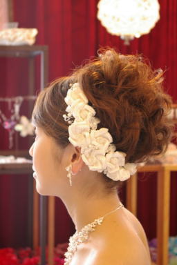 ブライダルボンネ ウエディングボンネ ヘアアクセサリー 髪飾り ウエディング 花嫁 花嫁の髪型ヘアスタイル、アレンジもご提案しています。