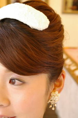 ブライダルボンネ ウエディングボンネ ヘアアクセサリー 髪飾り コーティングレースを使用したボンネ 花嫁の髪型ヘアスタイル、アレンジもご提案しています。