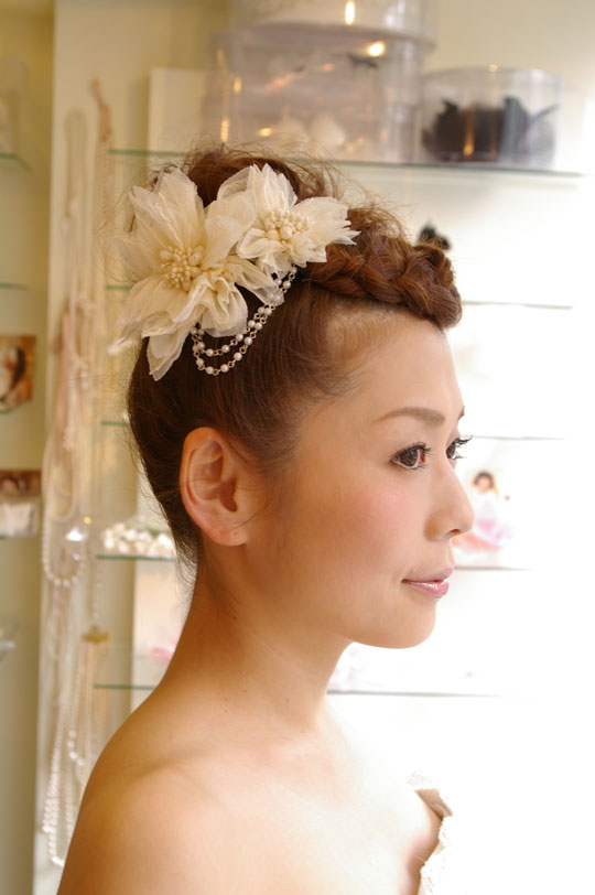 ウエディング コサージュ ブライダルコサージュ 花嫁 花嫁の髪型ヘアスタイル、アレンジもご提案しています。