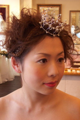 ブライダルクラウン ウエディングクラウン ヘアアクセサリー 髪飾り クラウンRW-07 花嫁の髪型ヘアスタイル、アレンジもご提案しています。