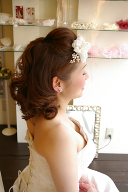 花嫁の髪型ヘアスタイル、アレンジもご提案しています。