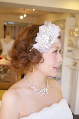 ブライダル ヘアアクセサリー ウエディングアクセサリー ウエディングヘアアクセサリー 髪飾り 花嫁の髪型ヘアスタイル、アレンジもご提案しています。