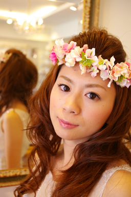 ブライダル髪飾り ウエディング髪飾り 花輪 花冠 ウエディングアクセサリー 花輪 花冠 花嫁の髪型ヘアスタイル、アレンジもご提案しています。