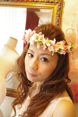 ブライダル髪飾り ウエディング髪飾り 花輪 花冠 ウエディングアクセサリー花輪 花冠 ウエディングアクセサリー 花輪 花冠 花嫁の髪型ヘアスタイル、アレンジもご提案しています。
