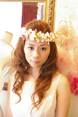 ブライダル髪飾り ウエディング髪飾り 花輪 花冠 ウエディングアクセサリー花輪 花冠 ウエディングアクセサリー 花輪 花冠 花嫁の髪型ヘアスタイル、アレンジもご提案しています。