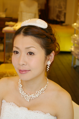 ブライダルボンネ ウエディングボンネ ヘアアクセサリー 髪飾り ウエディングパールを使用したボンネ 花嫁の髪型ヘアスタイル、アレンジもご提案しています。