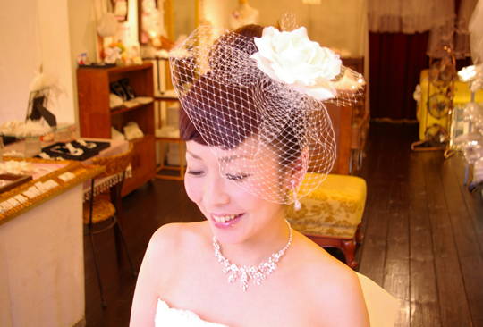 ウエディング コサージュ ブライダルコサージュ 花嫁の髪型ヘアスタイル、アレンジもご提案しています。