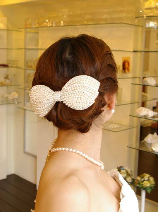 ブライダル ヘアアクセサリー ウエディングアクセサリー 髪飾り編み込みヘアにピッタリのリボン型髪飾り 花嫁の髪型やヘアスタイル、ヘアアレンジも充実