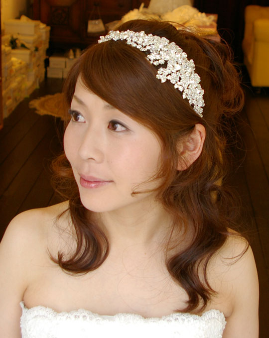ブライダルカチューシャ カチューム 髪飾り 花嫁ヘアスタイル 髪型もご提案！ 