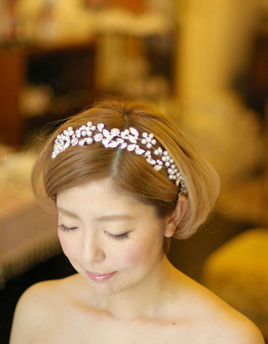 ブライダルリボンカチューシャ ウエディング髪飾りブライダルヘアアクセサリー ウエディングアクセサリー 花嫁の髪型ヘアスタイル、アレンジもご提案しています