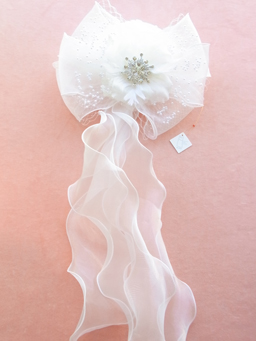 ブライダルアクセサリー・ウェディングアクセサリーヘアアクセサリー 花嫁の髪型ヘアスタイル、アレンジもご提案しています。